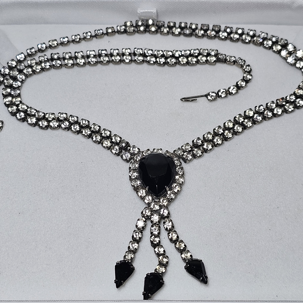 Vintage Black and Silver Necklace